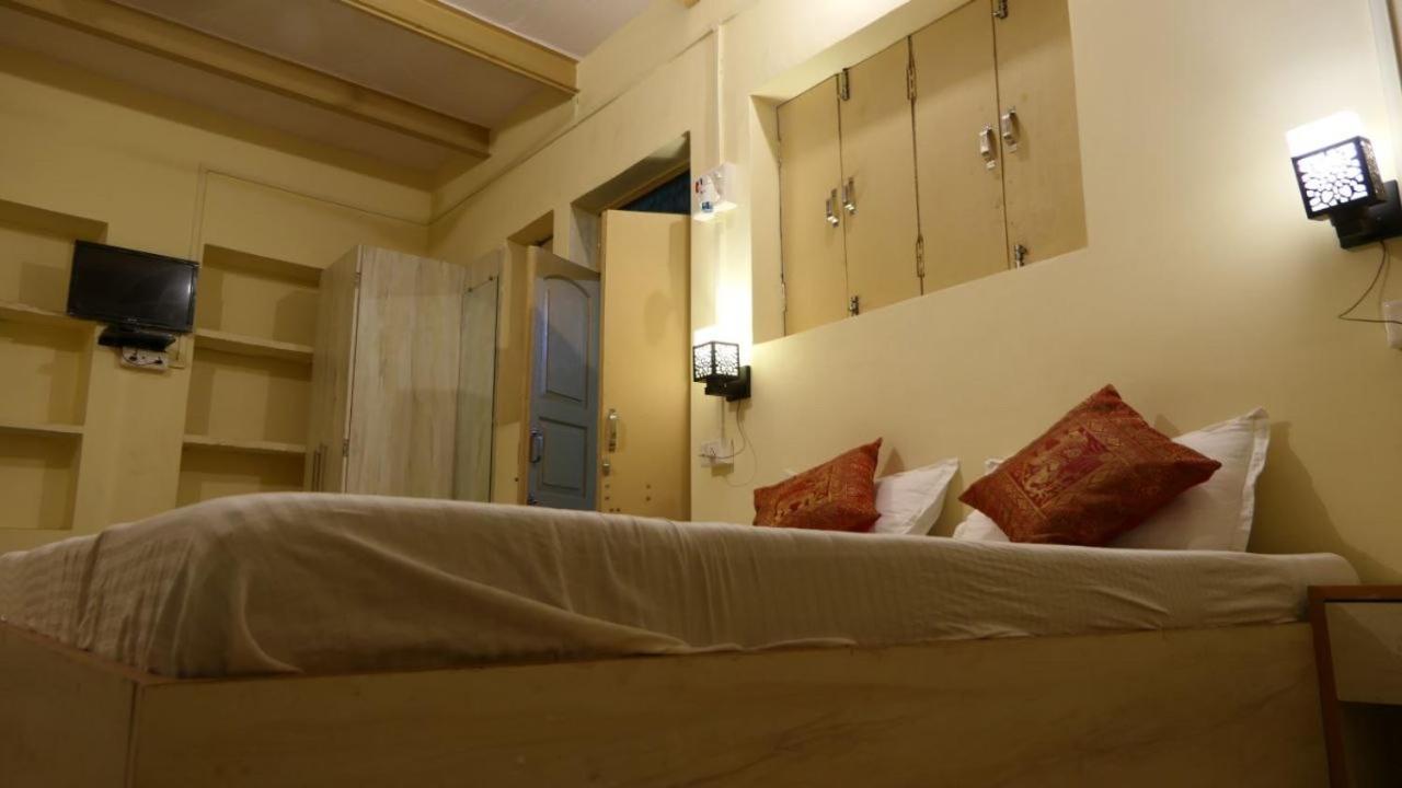 Yogi Soul Hotel Váránaszi Kültér fotó