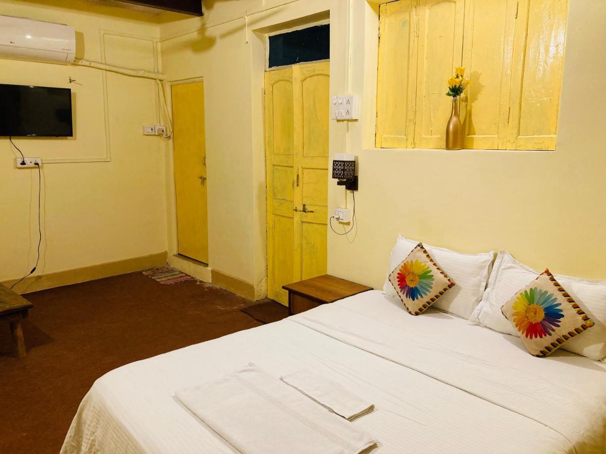 Yogi Soul Hotel Váránaszi Kültér fotó